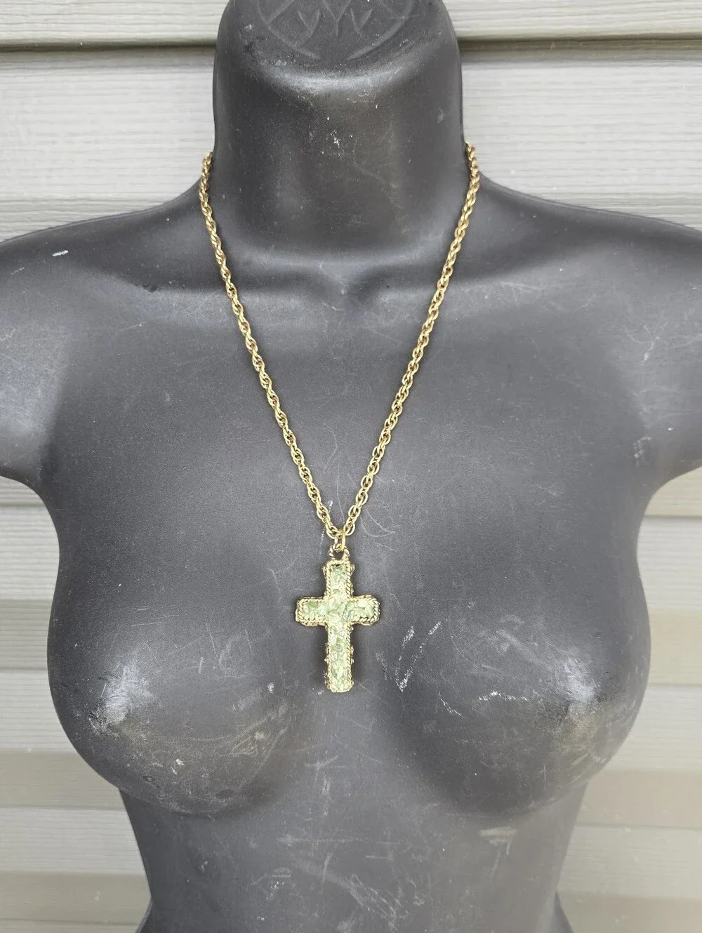 Vintage Green Jade Stone Gold Tone Rope Trim Cross Pendant With Necklace‎